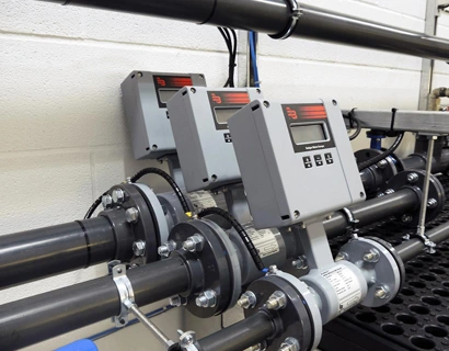 A flow meter calibration setup with multiple digital flow meters used for flow and volume calibration